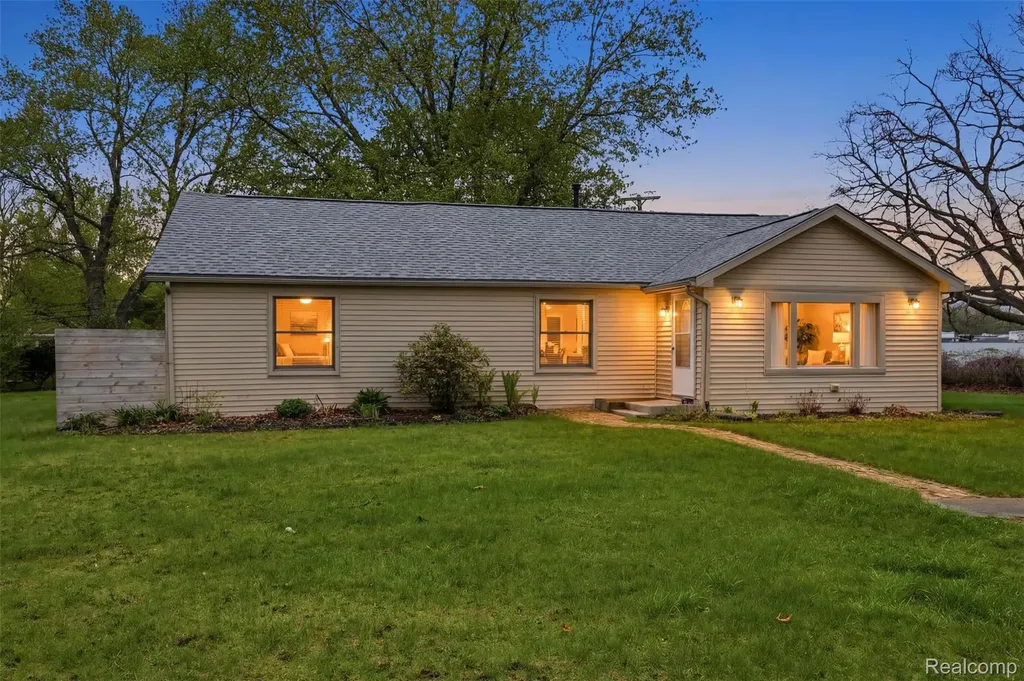 20052 Pine Street Brownstown Charter Township MI 48183