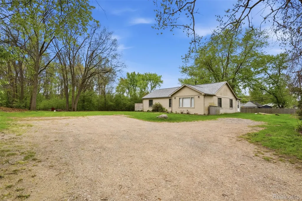 20052 Pine Street Brownstown Charter Township MI 48183