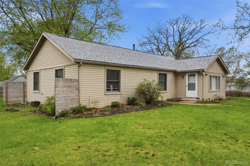 20052 Pine Street Brownstown Charter Township MI 48183