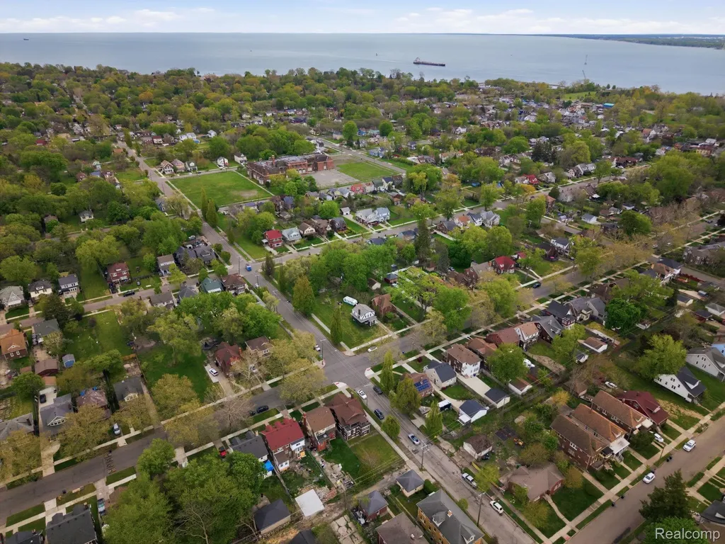 388 Lakewood Street Detroit City MI 48215