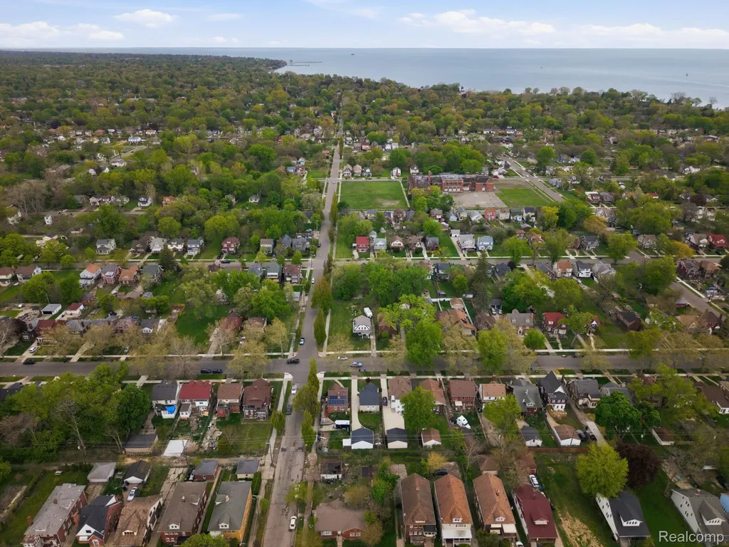 388 Lakewood Street Detroit City MI 48215