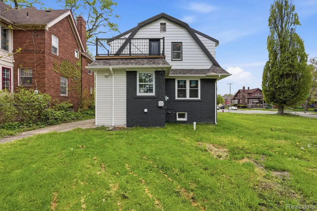 388 Lakewood Street Detroit City MI 48215