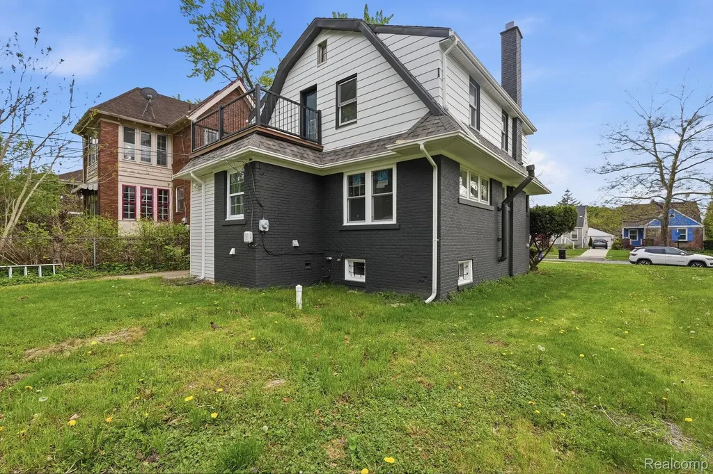 388 Lakewood Street Detroit City MI 48215