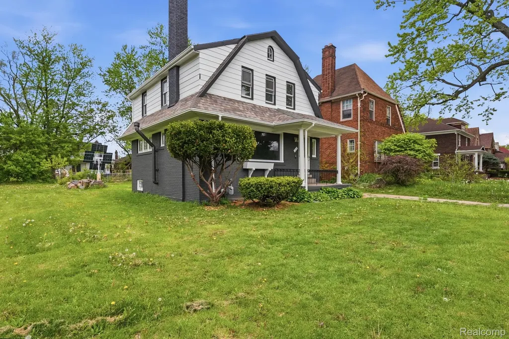 388 Lakewood Street Detroit City MI 48215