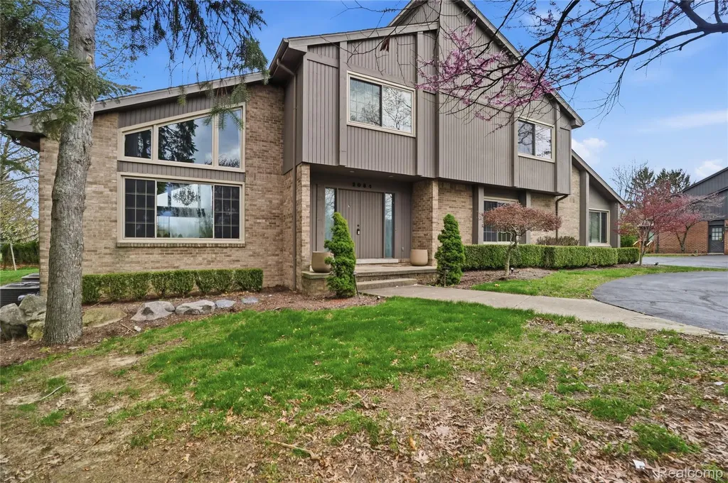 2084 Wabeek Hill Court West Bloomfield Charter Township MI 48302