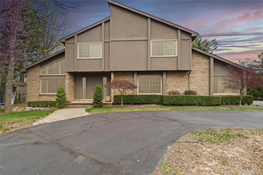 2084 Wabeek Hill Court West Bloomfield Charter Township MI 48302