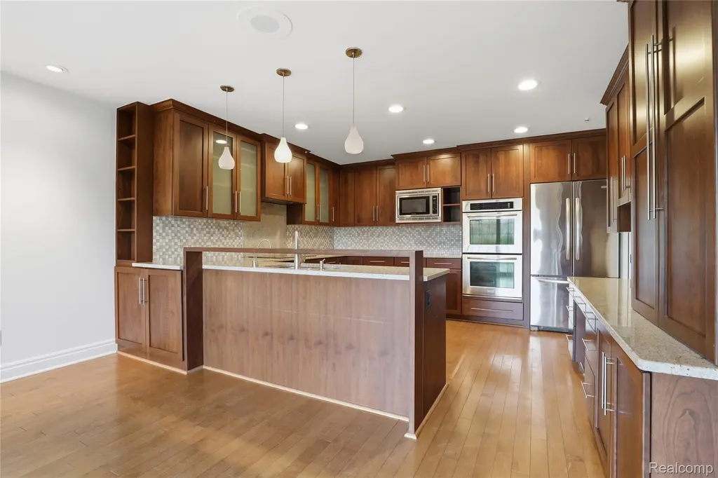 2084 Wabeek Hill Court West Bloomfield Charter Township MI 48302