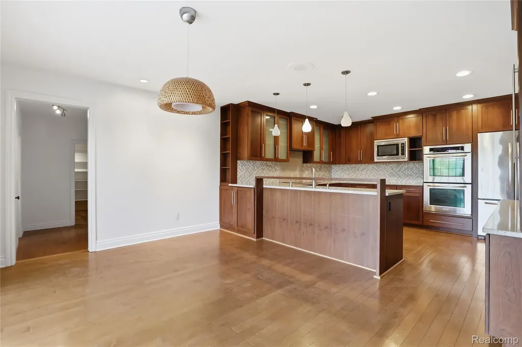 2084 Wabeek Hill Court West Bloomfield Charter Township MI 48302