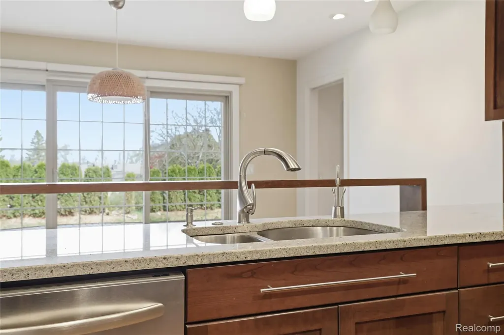 2084 Wabeek Hill Court West Bloomfield Charter Township MI 48302