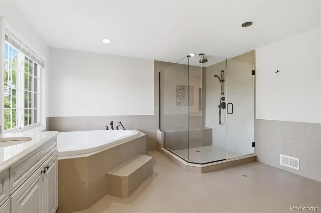2084 Wabeek Hill Court West Bloomfield Charter Township MI 48302