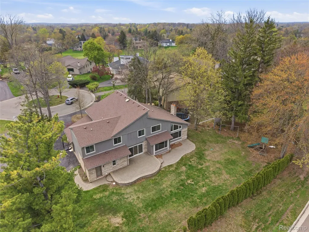 2084 Wabeek Hill Court West Bloomfield Charter Township MI 48302