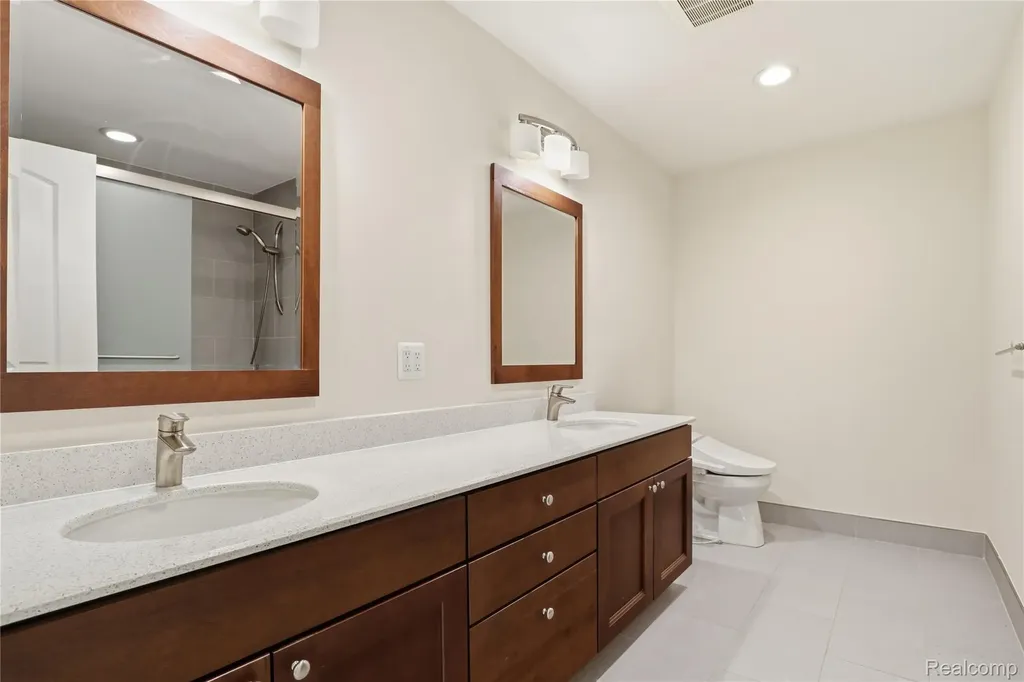 2084 Wabeek Hill Court West Bloomfield Charter Township MI 48302
