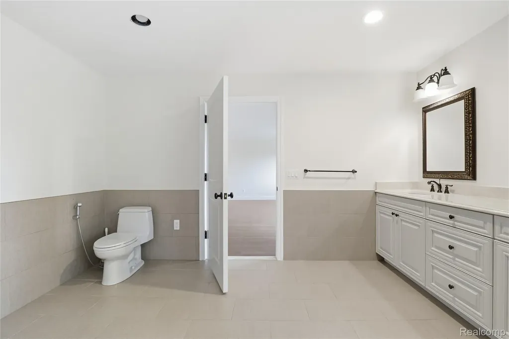 2084 Wabeek Hill Court West Bloomfield Charter Township MI 48302