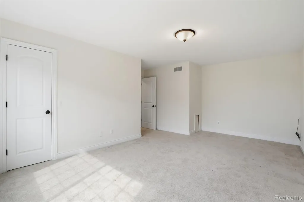 2084 Wabeek Hill Court West Bloomfield Charter Township MI 48302