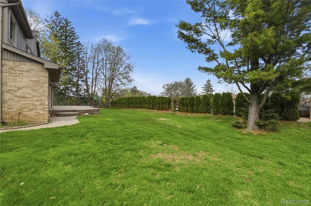 2084 Wabeek Hill Court West Bloomfield Charter Township MI 48302