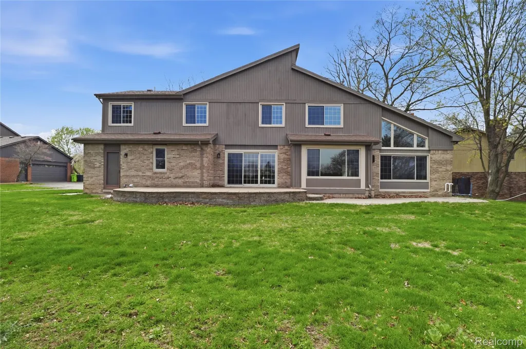 2084 Wabeek Hill Court West Bloomfield Charter Township MI 48302