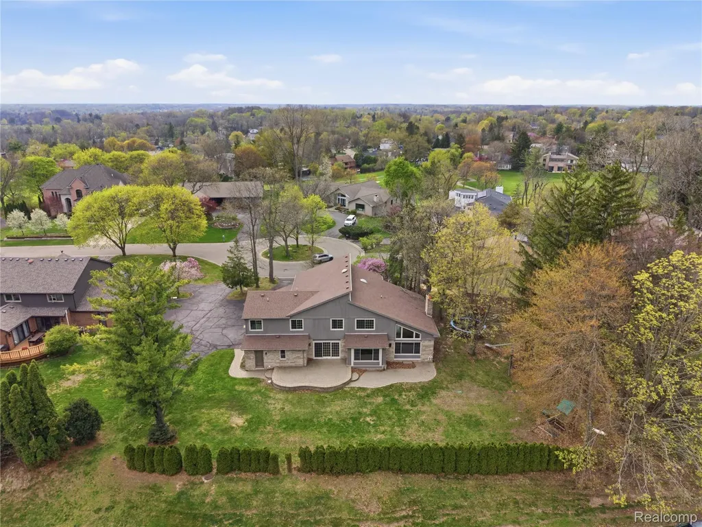 2084 Wabeek Hill Court West Bloomfield Charter Township MI 48302