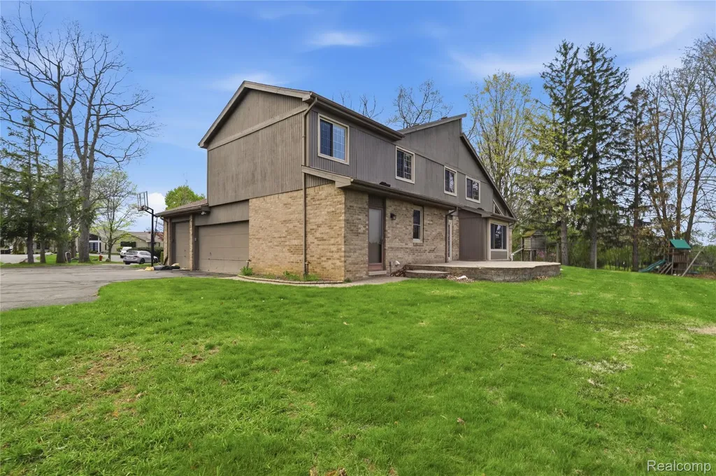 2084 Wabeek Hill Court West Bloomfield Charter Township MI 48302