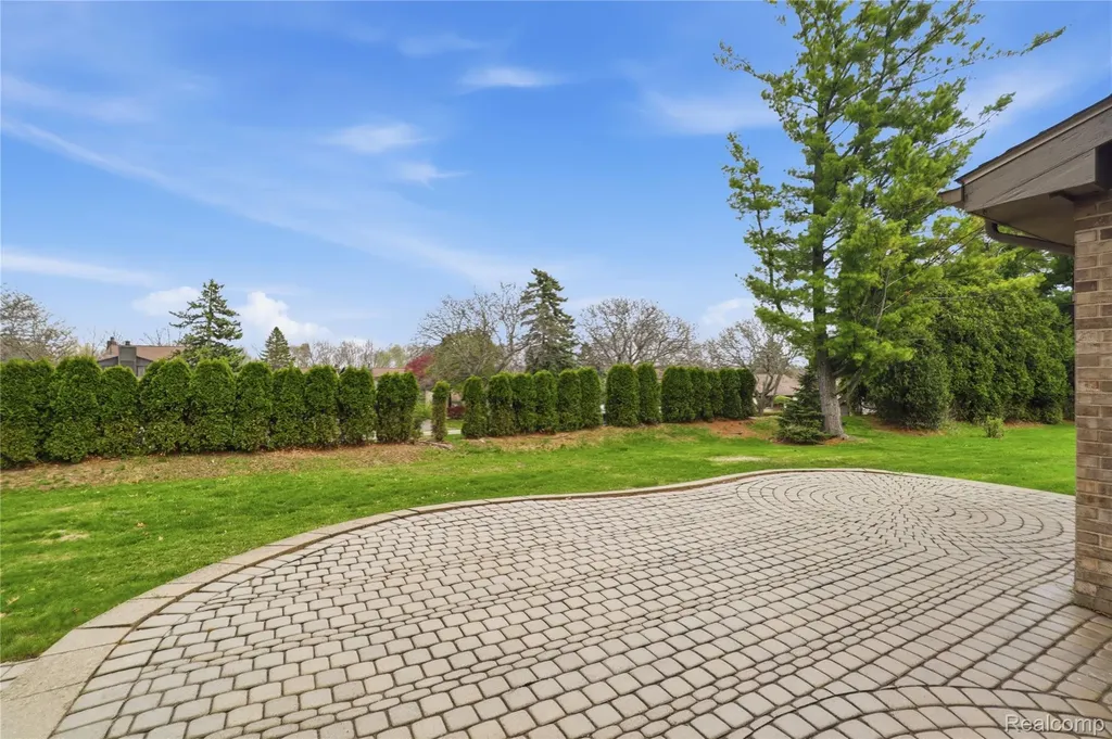 2084 Wabeek Hill Court West Bloomfield Charter Township MI 48302