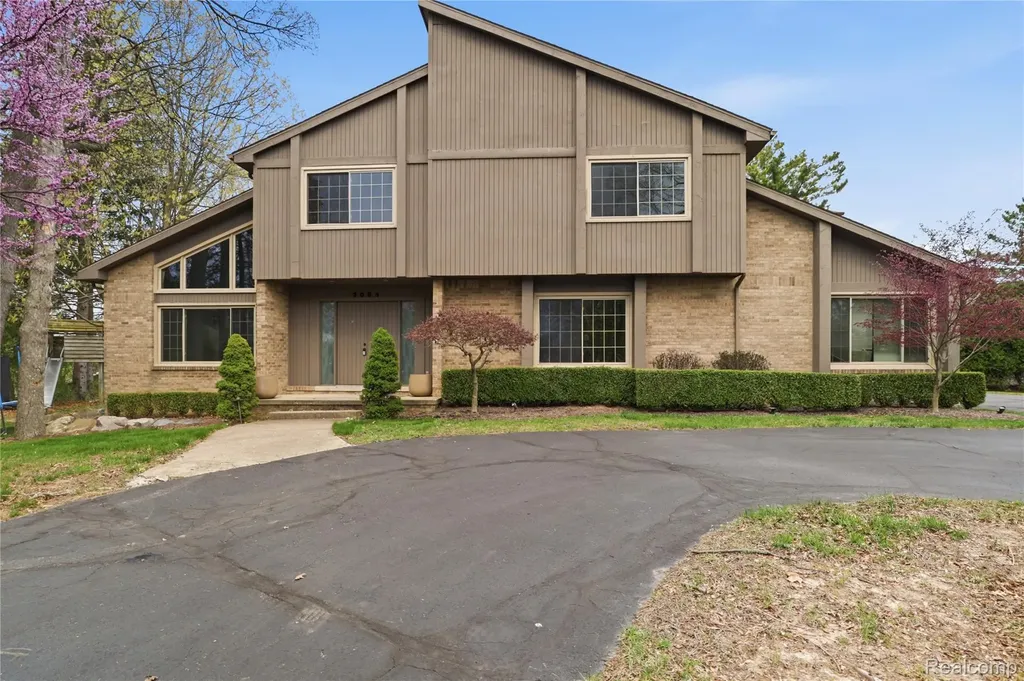 2084 Wabeek Hill Court West Bloomfield Charter Township MI 48302