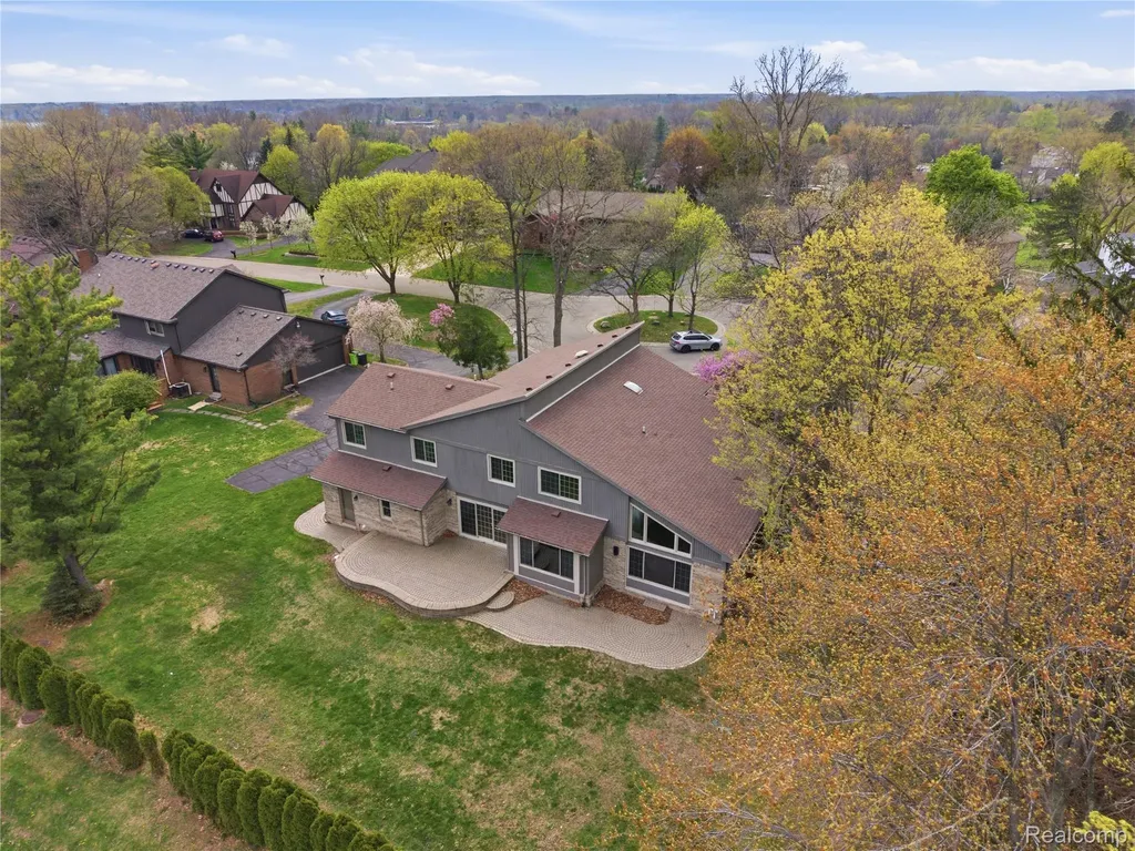 2084 Wabeek Hill Court West Bloomfield Charter Township MI 48302