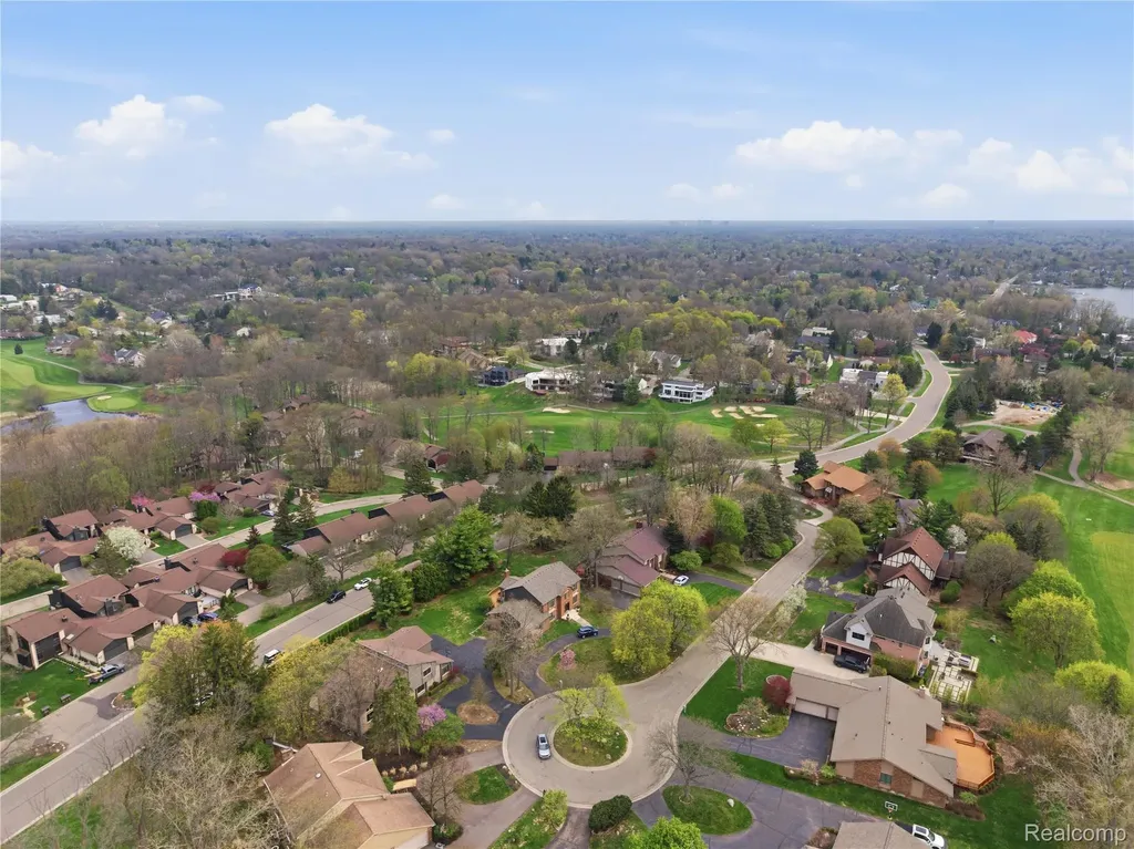 2084 Wabeek Hill Court West Bloomfield Charter Township MI 48302