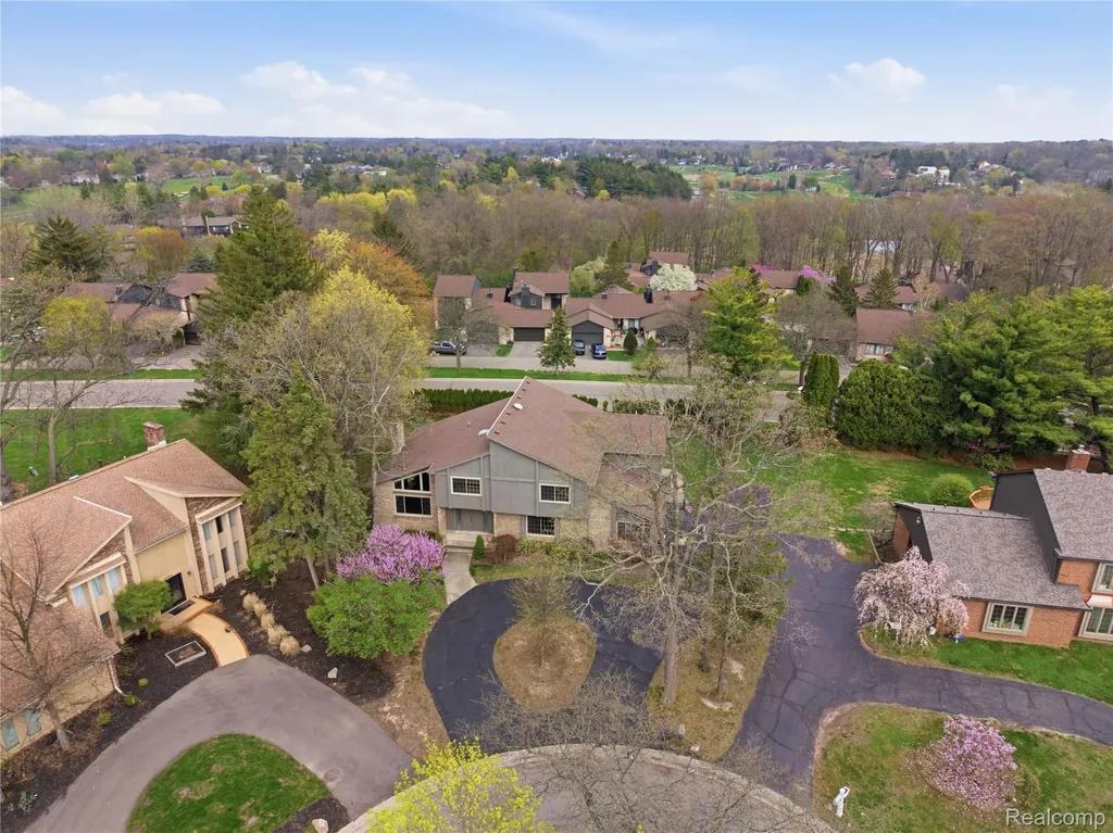 2084 Wabeek Hill Court West Bloomfield Charter Township MI 48302