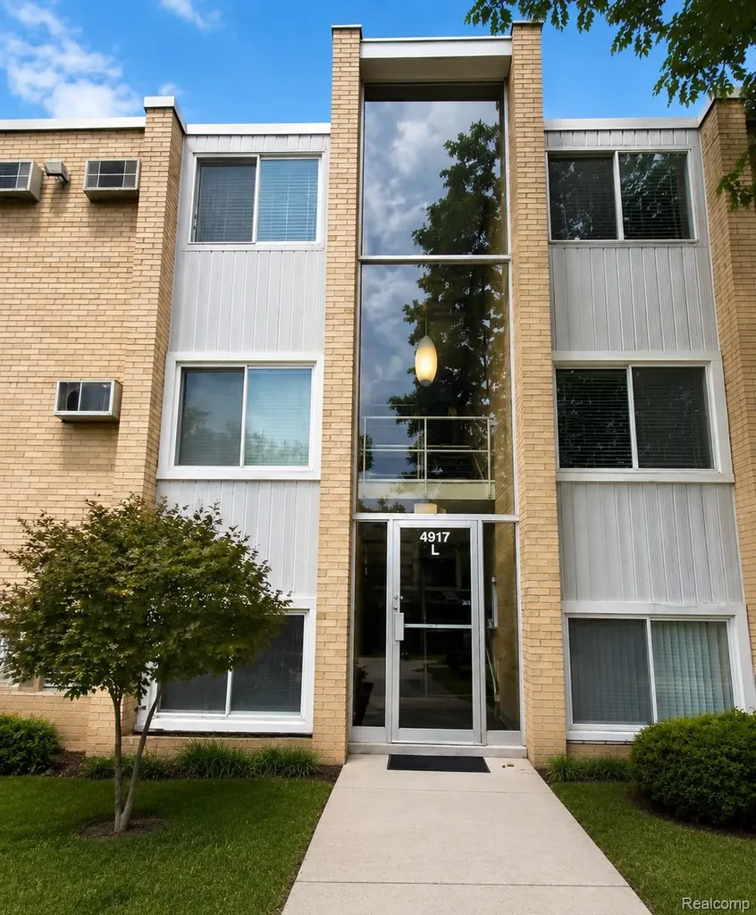 4917 Crooks Road Royal Oak City MI 48073