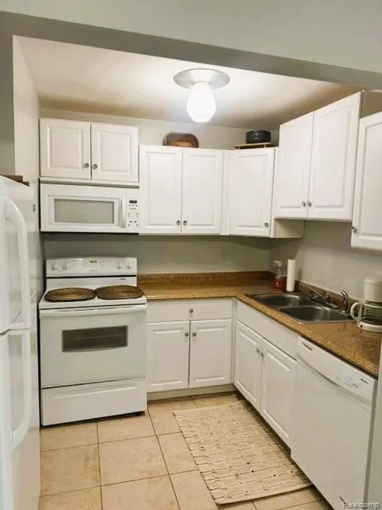 4917 Crooks Road Royal Oak City MI 48073
