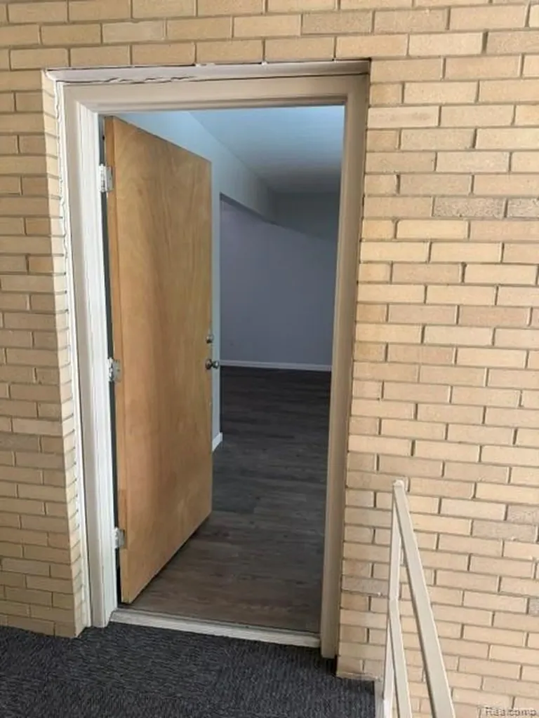 4917 Crooks Road Royal Oak City MI 48073