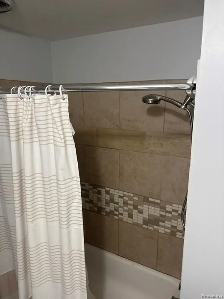 4917 Crooks Road Royal Oak City MI 48073