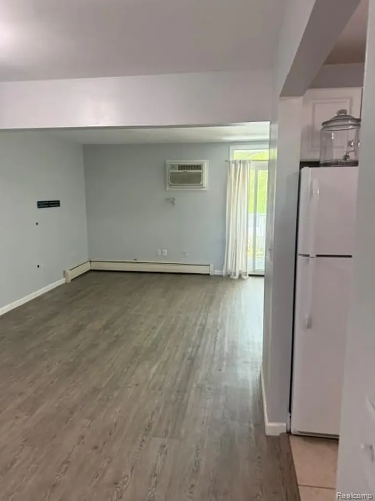 4917 Crooks Road Royal Oak City MI 48073