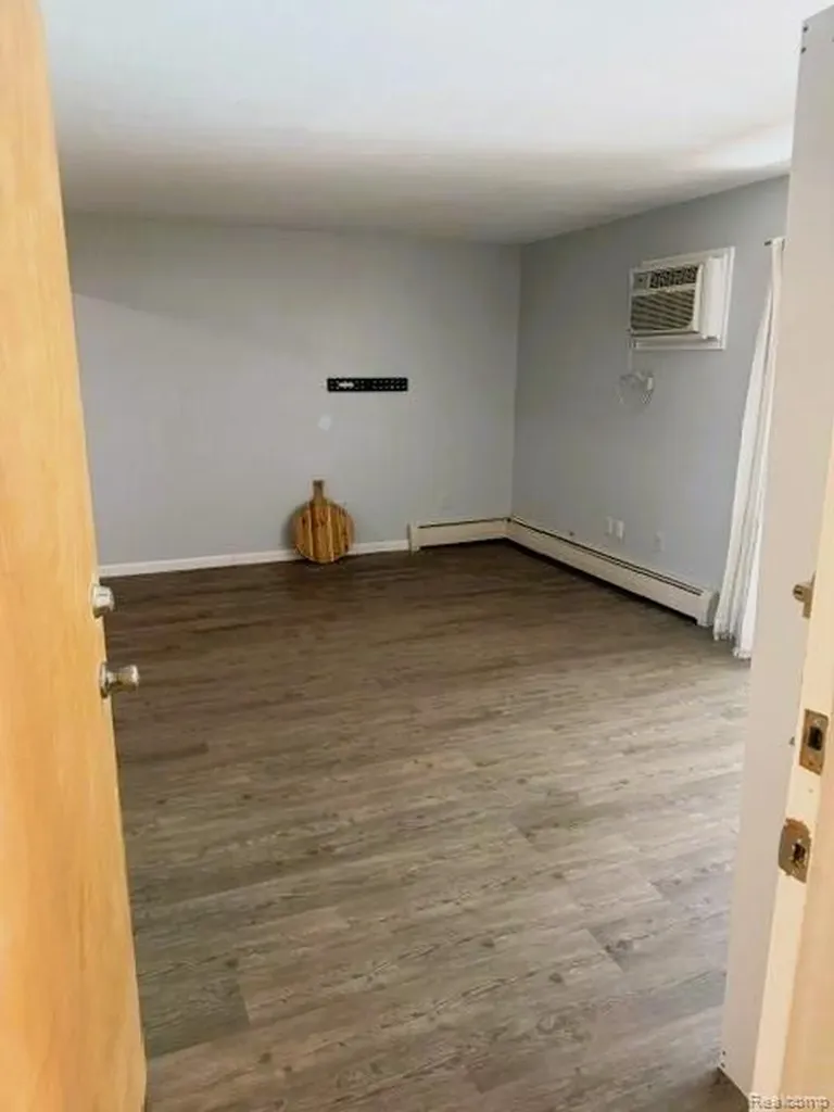 4917 Crooks Road Royal Oak City MI 48073