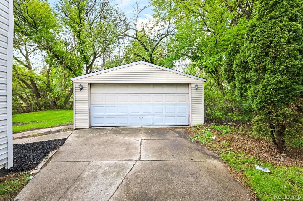 3605 Ash Street Inkster City MI 48141