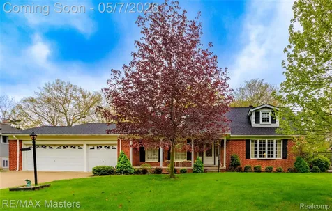 21879 Canterbury Avenue Grosse Ile Township MI 48138