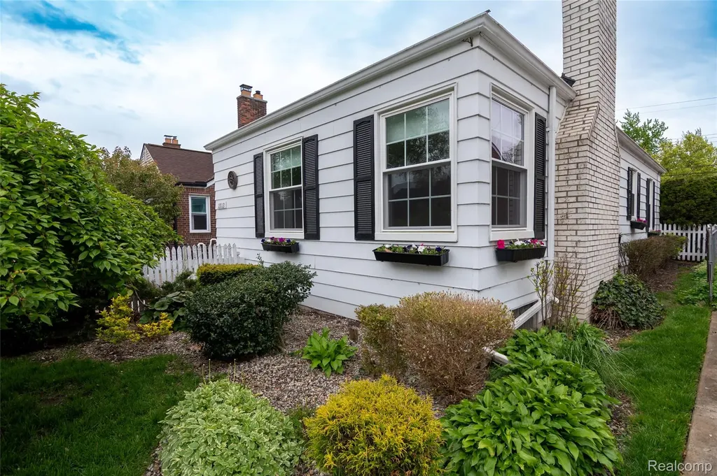 13113 Chestnut Street Southgate City MI 48195