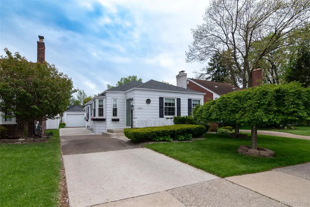 13113 Chestnut Street Southgate City MI 48195