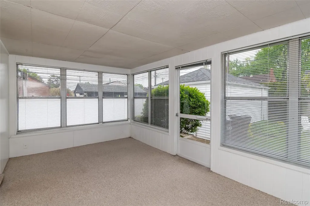 13113 Chestnut Street Southgate City MI 48195