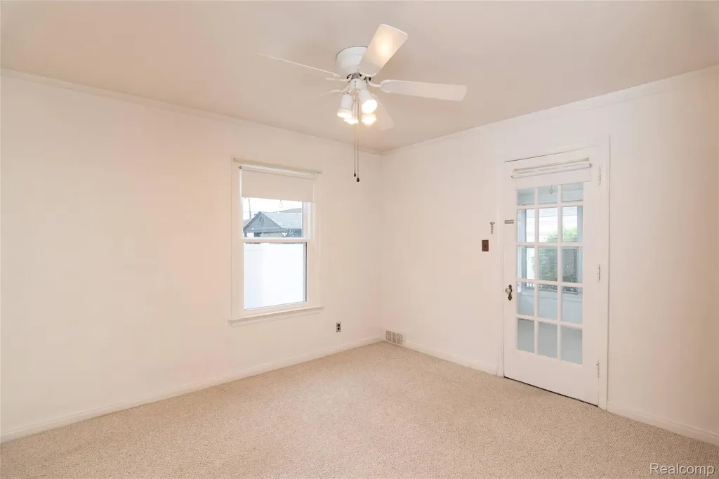 13113 Chestnut Street Southgate City MI 48195