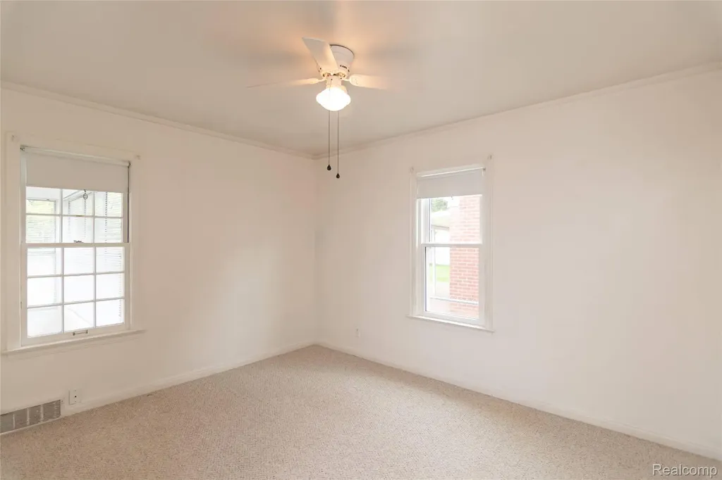 13113 Chestnut Street Southgate City MI 48195