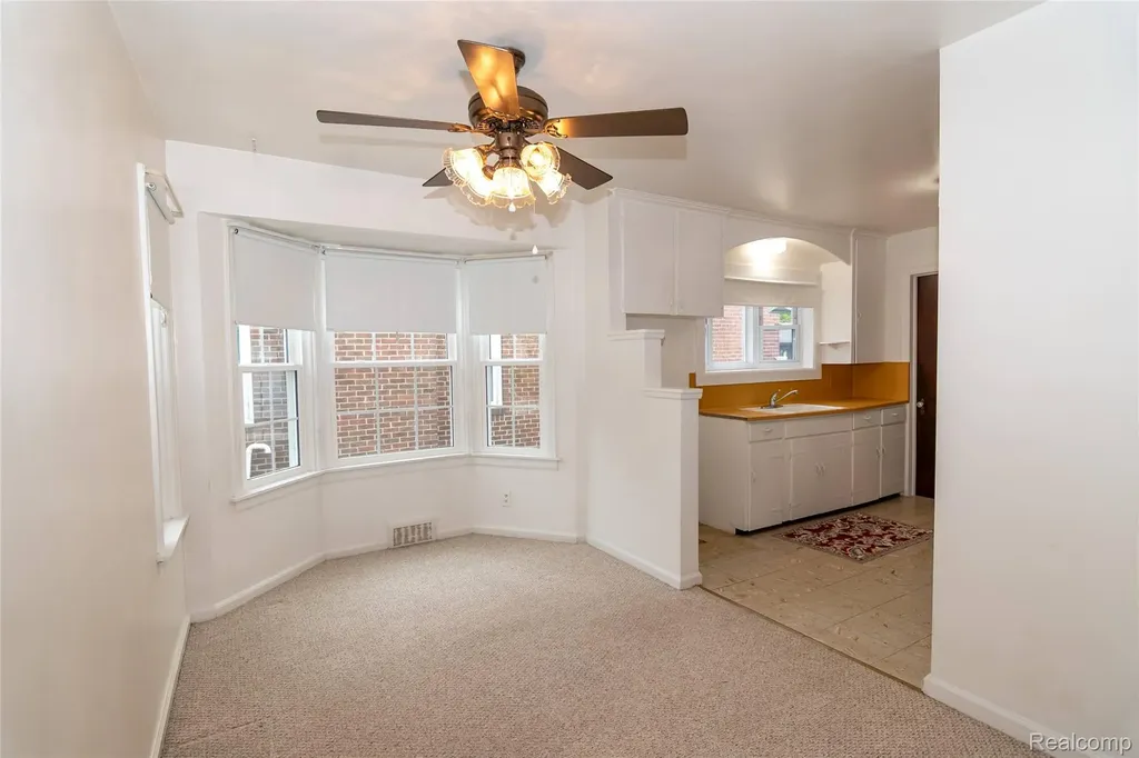13113 Chestnut Street Southgate City MI 48195