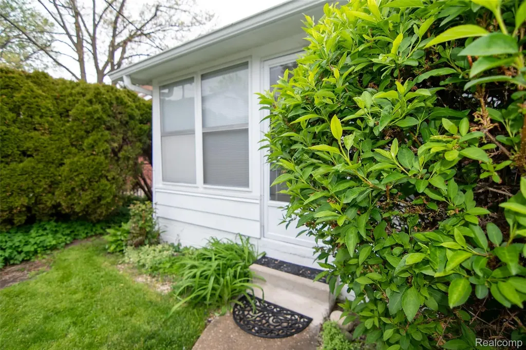 13113 Chestnut Street Southgate City MI 48195