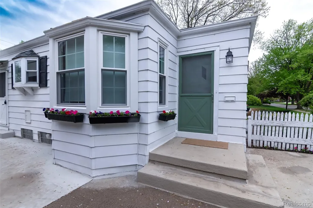 13113 Chestnut Street Southgate City MI 48195