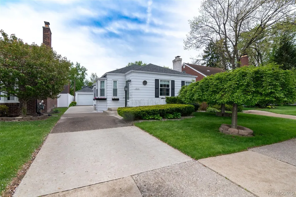13113 Chestnut Street Southgate City MI 48195