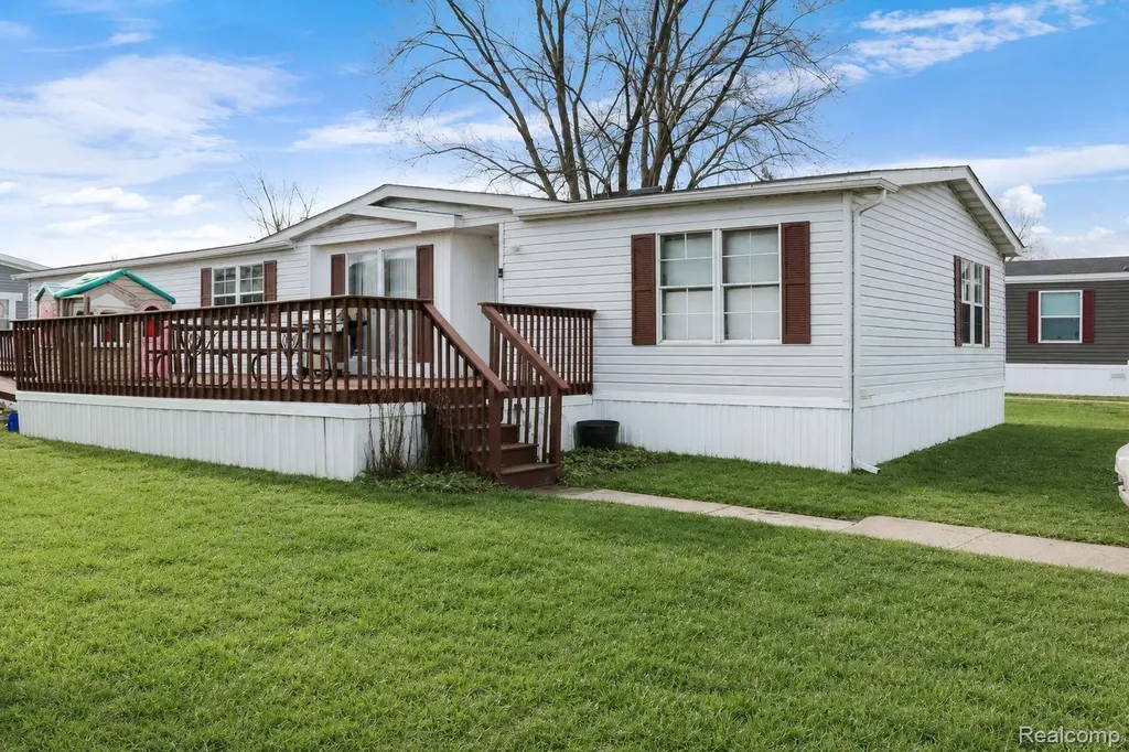 29193 Hazelwood Huron Charter Township MI 48134