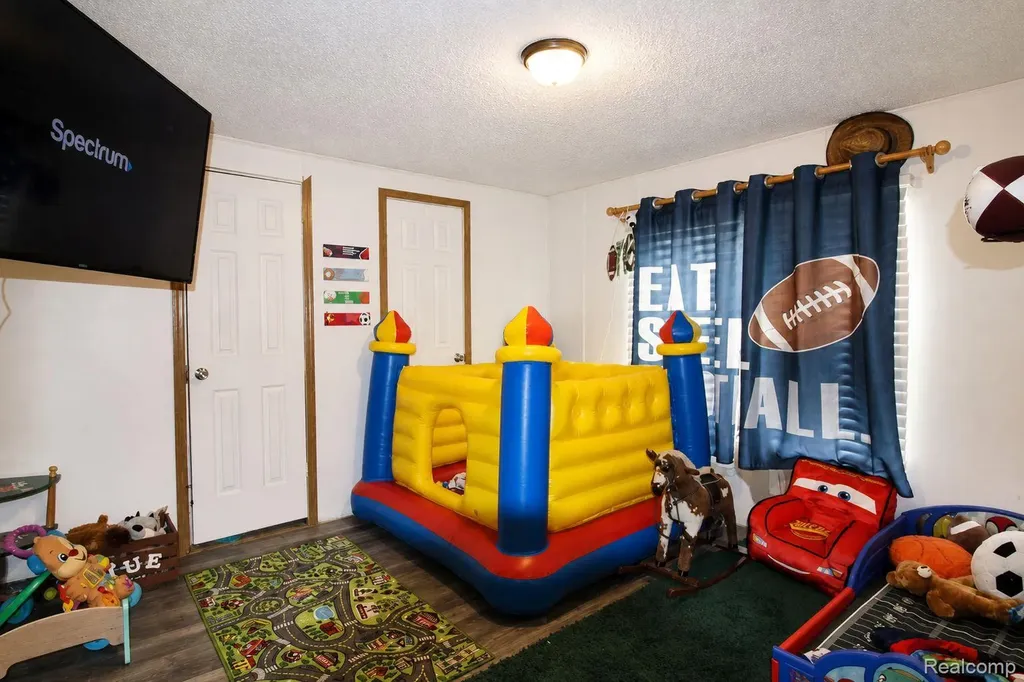 29193 Hazelwood Huron Charter Township MI 48134