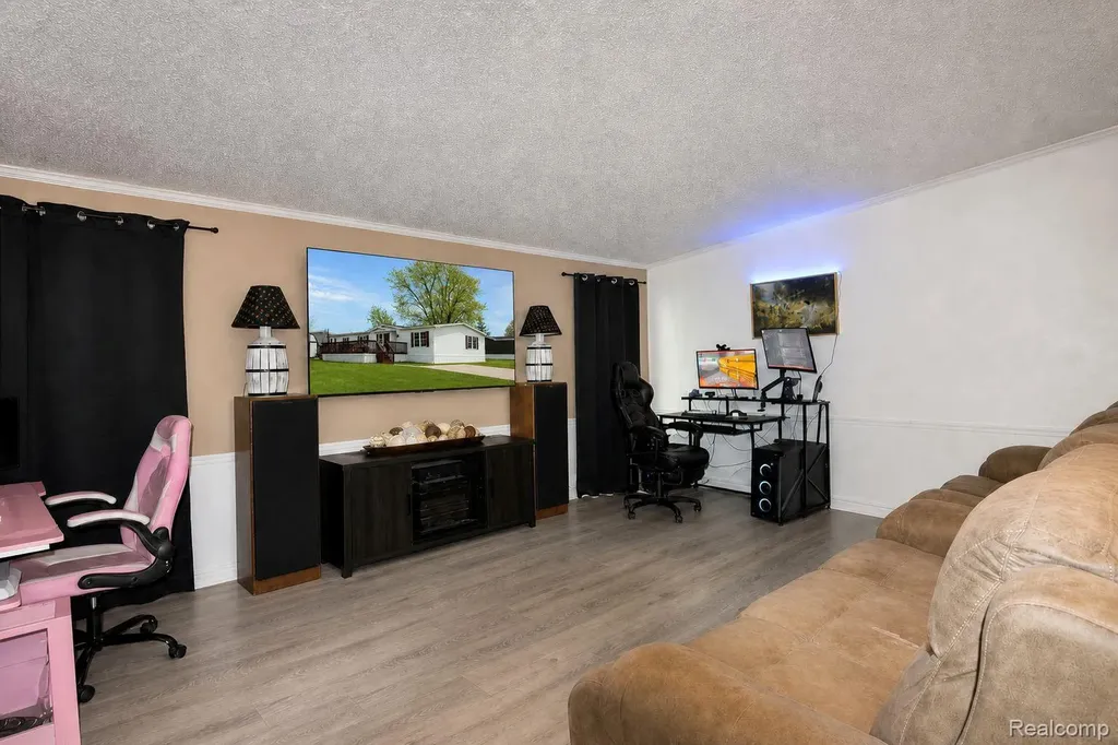 29193 Hazelwood Huron Charter Township MI 48134