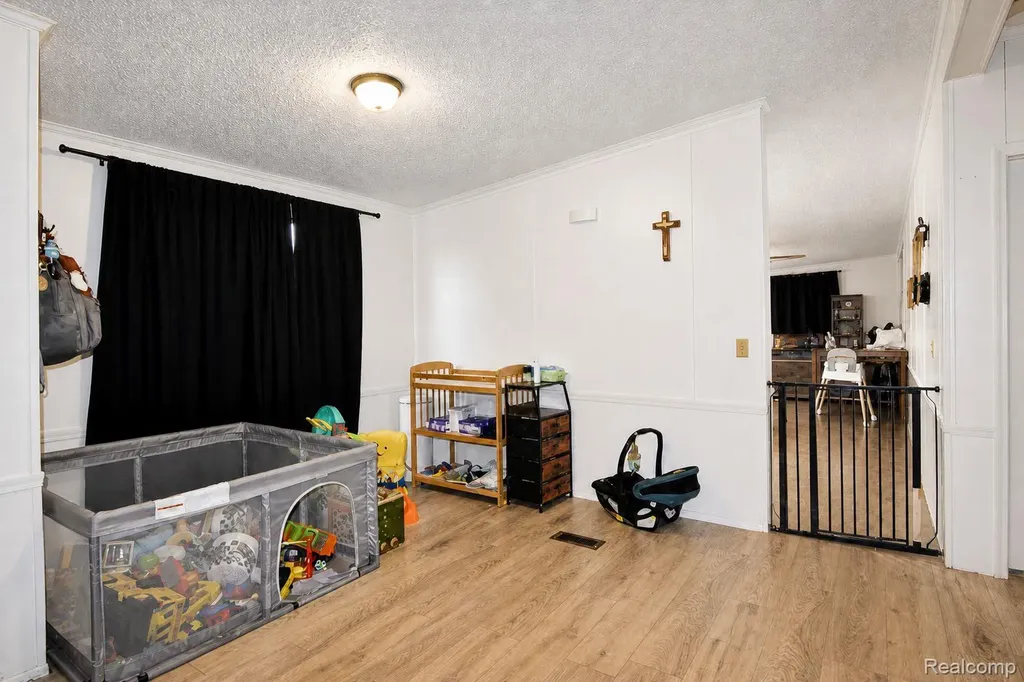 29193 Hazelwood Huron Charter Township MI 48134