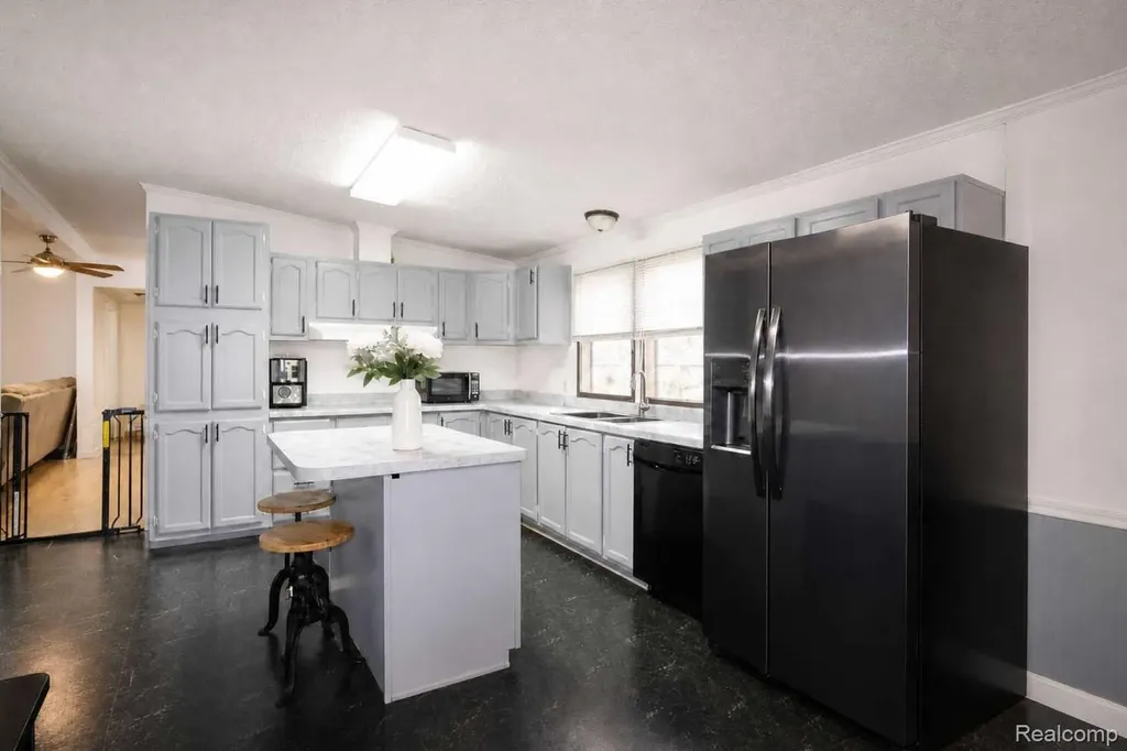 29193 Hazelwood Huron Charter Township MI 48134
