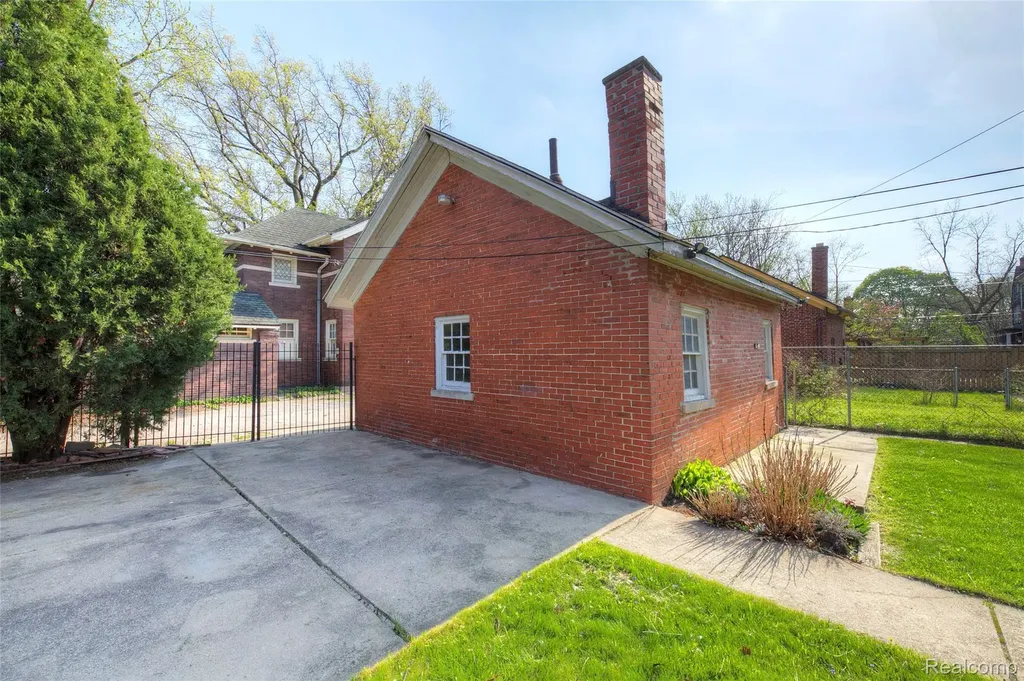 121 Longfellow Street Detroit City MI 48202